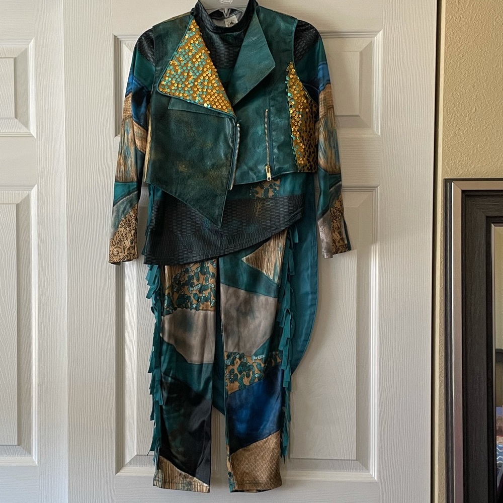 Disney Descendants Uma costume size 7/8